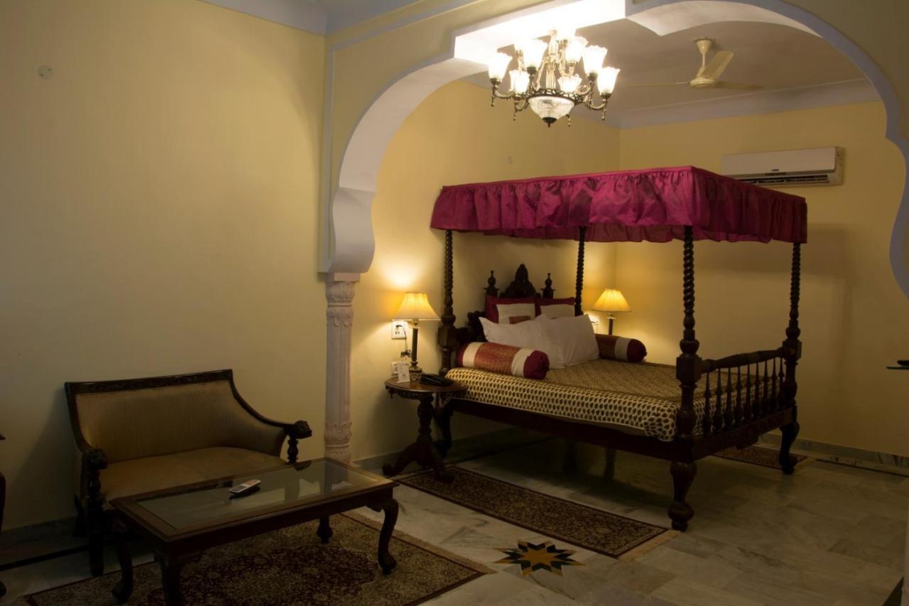 V Resorts Rajmahal Orchha Eksteriør billede